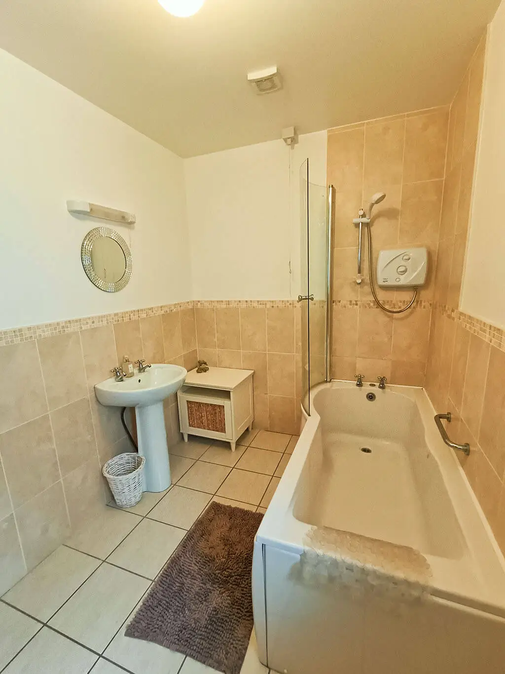 mirror-window-bathroom-electric-shower-bathtub-cottage-sink-toilet-donegal-ireland-travel-vacation-holiday-home