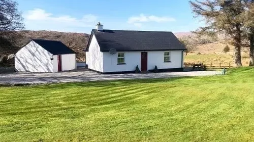 donegal-ireland-travel-vacation-holiday-farmhouse-countryside-rural-house-grass-tree-yard-farm-outdoors-home-landscape-sash-window-nature-family-lush-landscape-skies-clouds-red-door